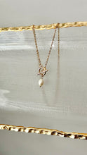Load image into Gallery viewer, Fresh water pearl toggle necklace
